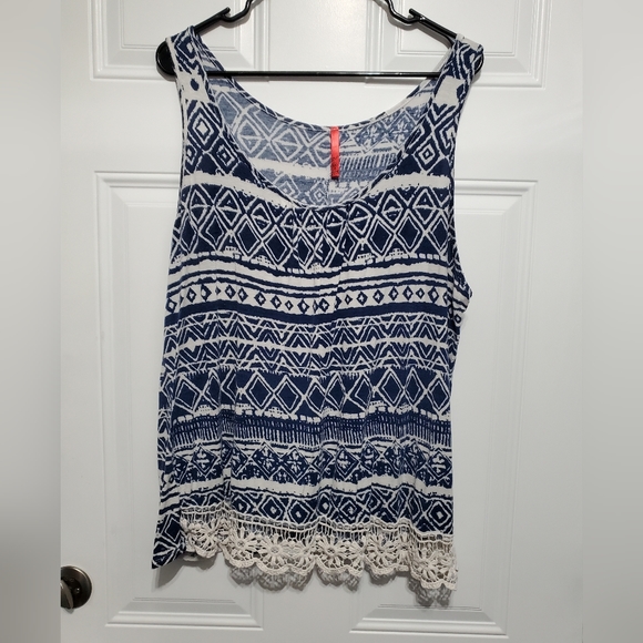 Blue & White Tank Top with lace trim size 2X - Picture 3 of 15